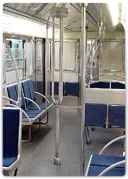 Intérieur du métro MF67 rénové par ACC M