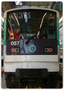 Métro MF67 rénové de face